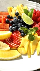 Server gjerne med frukt for smak, farge og balanse