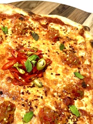 Some like it hot - chili cheese pizza