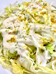 Salat med sitrus-feta-dressing