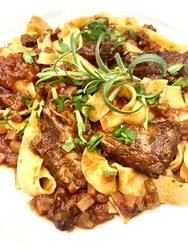 Villsvinragu med pappardelle 