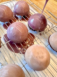 Glasuren er farget med 1 ss aroniasirup