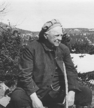 Carl Birk i «Barsenga» på Svinslaaen. 1950.