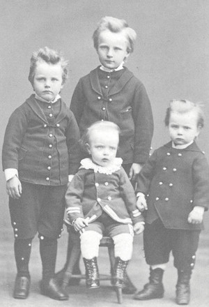 Halfdan 5 år, Carl Birk 8 år, Trygve 1½ år og Birger 3 år. Trondhjem 1882. Halfdan 5 år, Carl Birk 8 år, Trygve 1½ år og Birger 3 år. Trondhjem 1882.