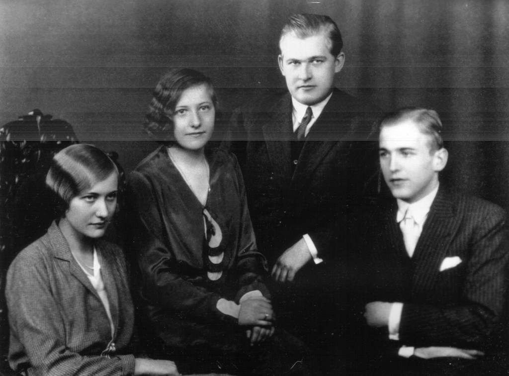 Jens Aspaas og Johanne Dybvads barn. Begynnelse av 1930-tallet. Inger Johanne, Bodil, Bjarne og Jens Aage.
