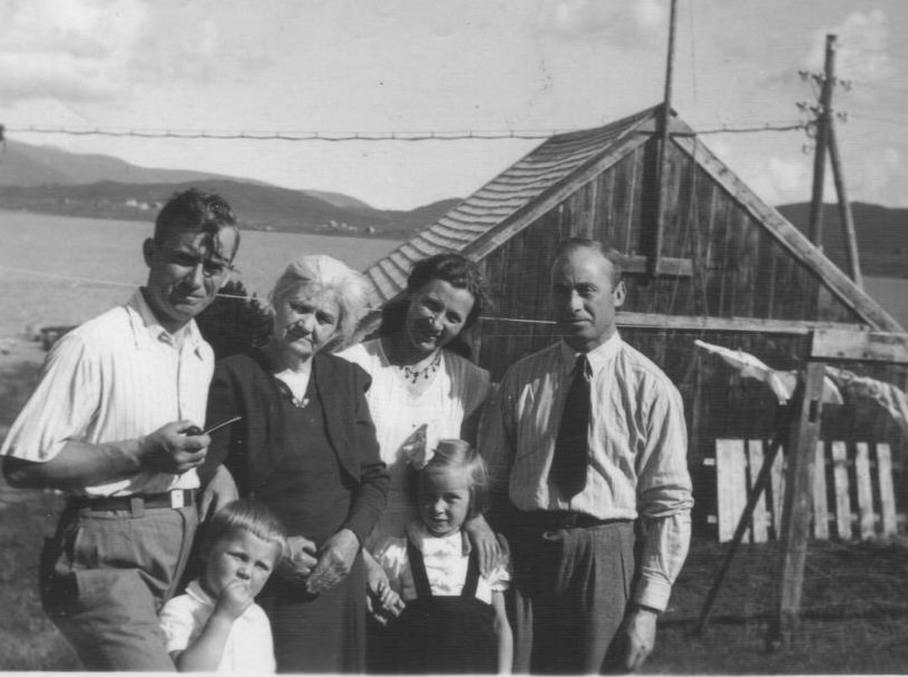 Sildpollen 1947. Foran: Erik og Kari Prøsch. Bak: Gustav, Ingeborg, Gudrun og Erling.