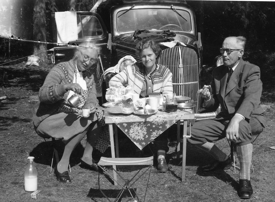 Campingtur til Danmark 1956. Gisken, Lillan og Sverre. Eilif er fotograf.